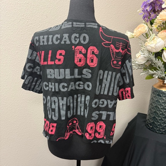 NBA Chicago Bulls Black Red Allover Graphic Tee Size L 2022 Basketball Top - Picture 3 of 6